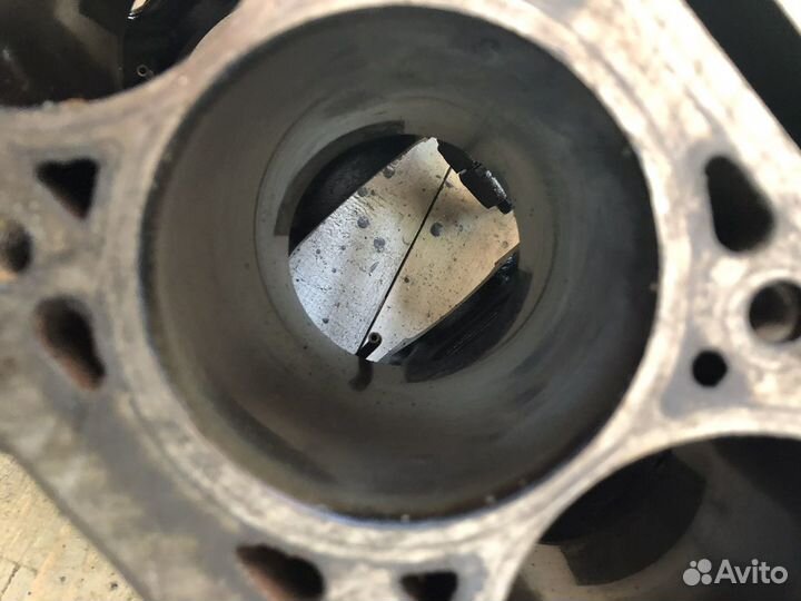 Блок двигателя Renault scenic 1.6 2005 год K4M