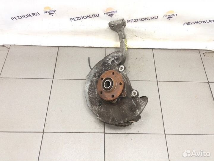 Кулак поворотный передний левый Audi A4 седан 2.0