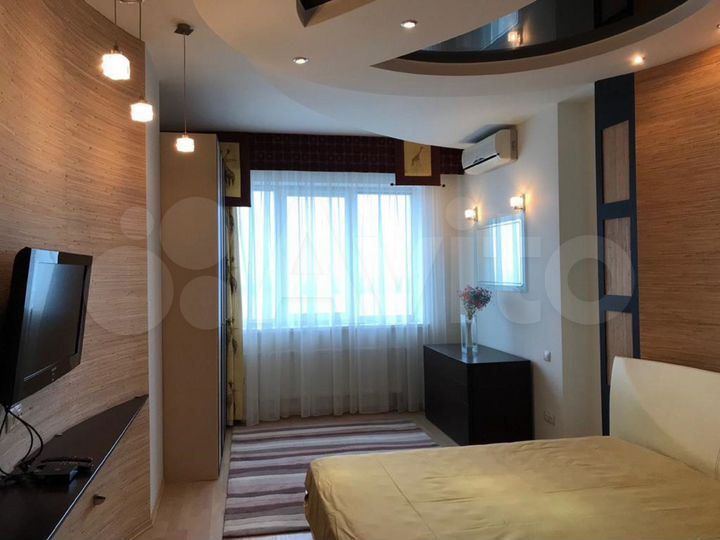 4-к. квартира, 134 м², 10/18 эт.