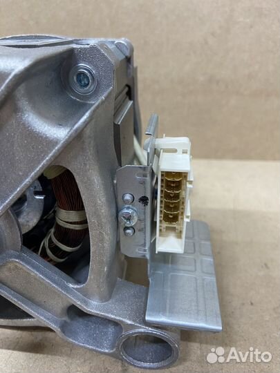 Мотор от стиральной машины Hotpoint Ariston