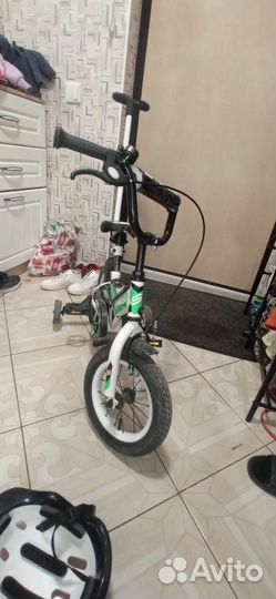 Детский велосипед с ручкой
