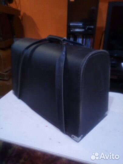 Швейных машину, чемодан, поддон, крышка от ручной