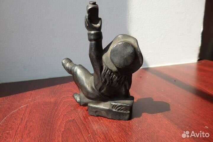 Статуэтка из чугуна. Пьяница