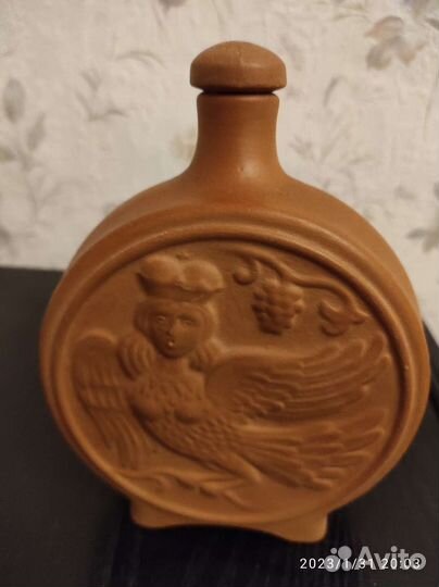 Глиняный кувшин