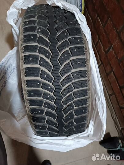 Bridgestone Blizzak Spike-01 235/60 R18 107T