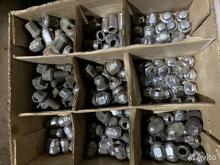 Колесные болты и гайки б/у иномарки