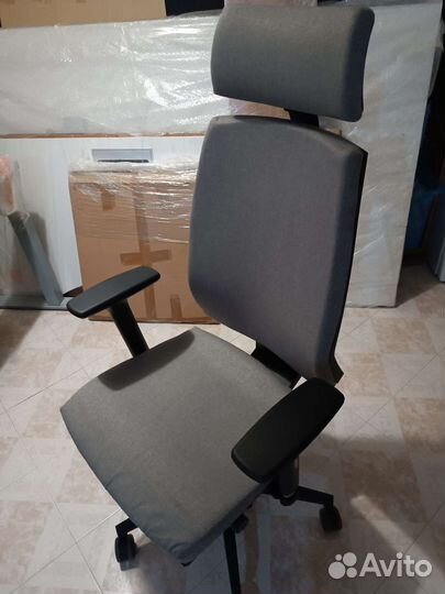 Офисное/компьютерное кресло с подголовником