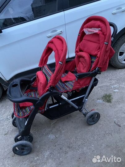 Коляска для двойни погодок