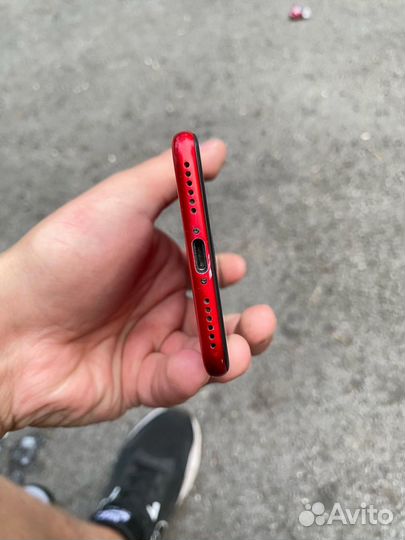 iPhone 7 red