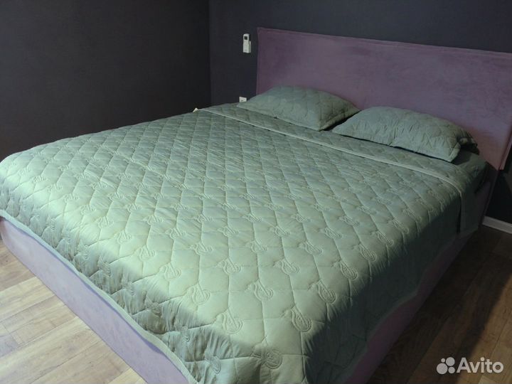 Комплект покрывало, простынь и 2 наволочки (новый)