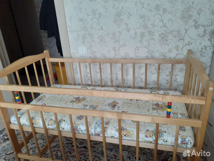 Детская кровать с маятником