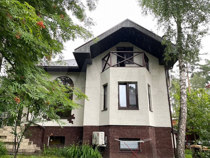 Дом 390 м² на участке 10 сот.