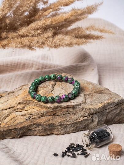 Браслет из натуральных камней. Цоизит