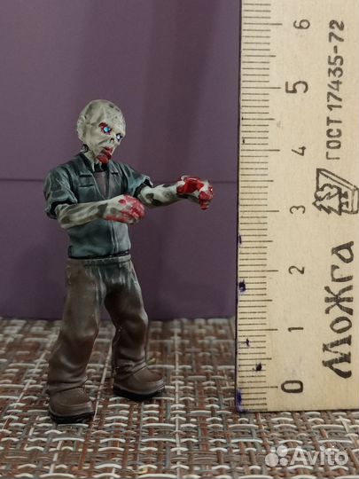 Фигурка Зомби 