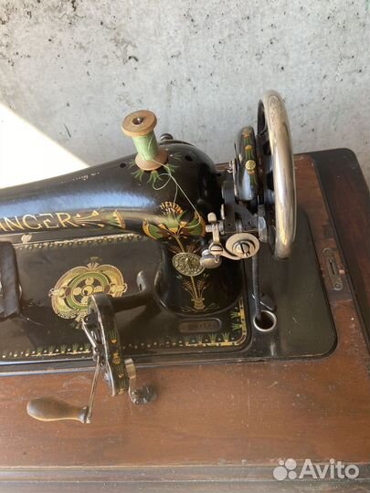 Редкая Швейная машинка зингер в корпусе Орех