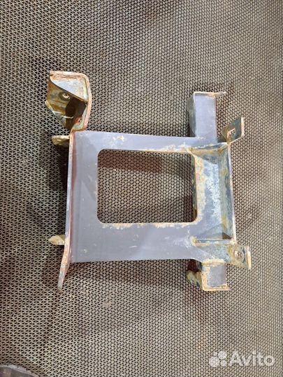 Кронштейн корпуса подножек левый камаз 5490