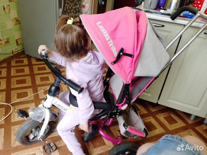 Детский трехколесный велосипед