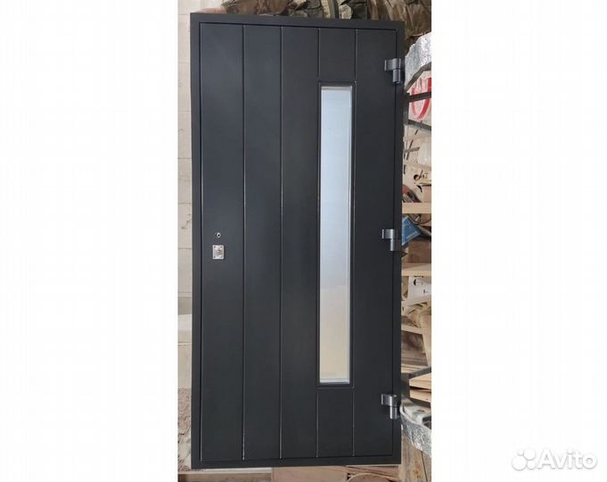 Входная дверь из массива дерева с коробом.С-М4