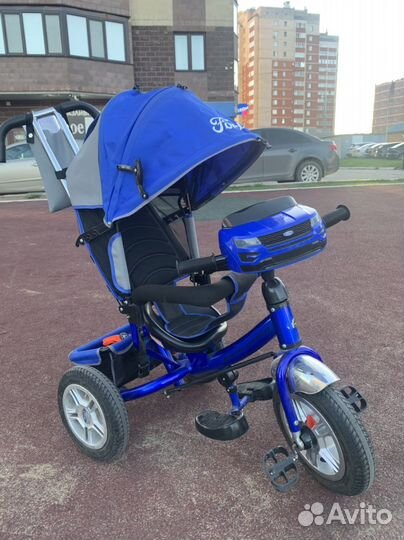 Трехколесный велосипед с ручкой