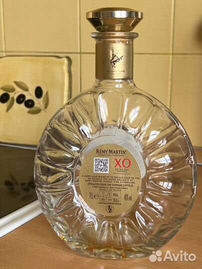 Бутылка от элитного алкоголя Remy Martin XO