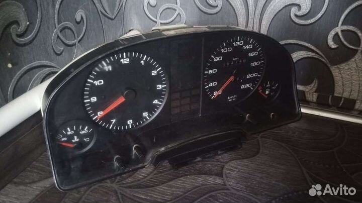 Приборная панель Audi 80 b3
