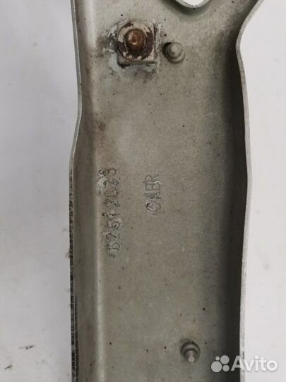 Рамка радиатора передняя правая Renault Fluence 1