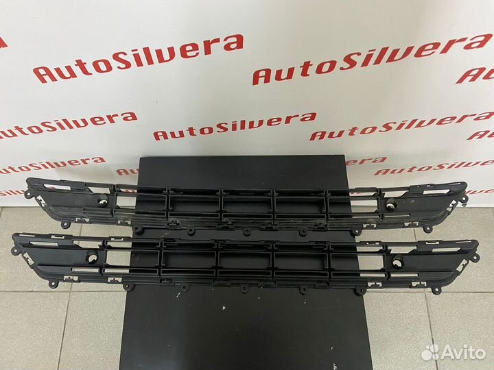 Volvo XC40 2017-2023 решетка бампера