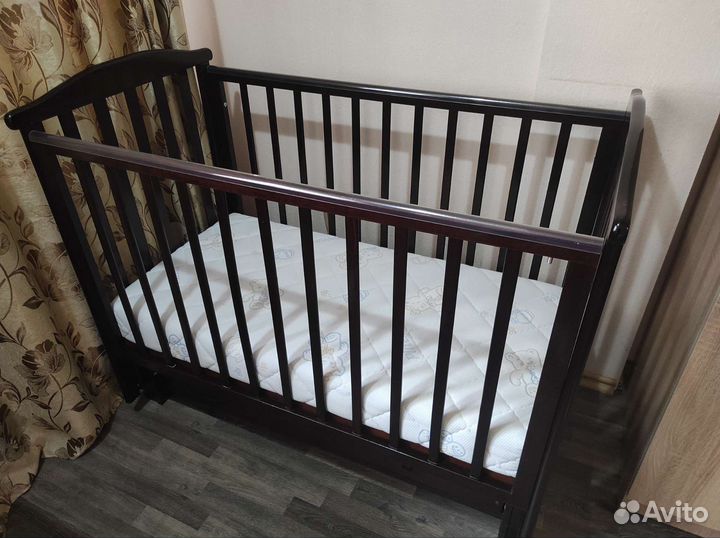 Детская кроватка + матрас+принадлежности