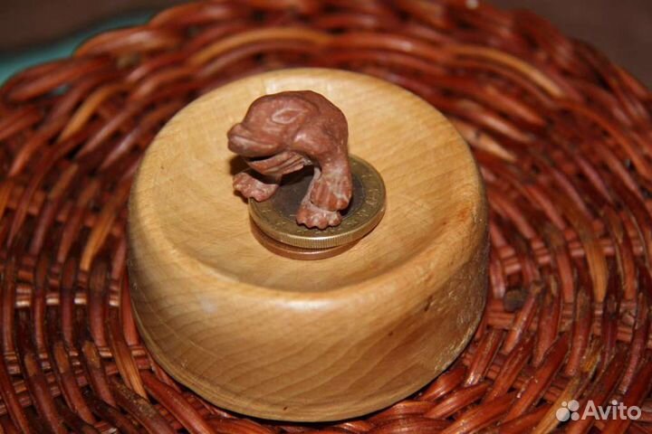 Фигурка из камня Уткозаврик нэцкэ