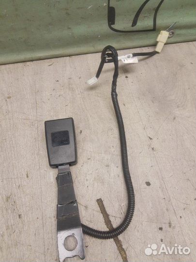 Розетка ремня безопасности передняя левая Toyota