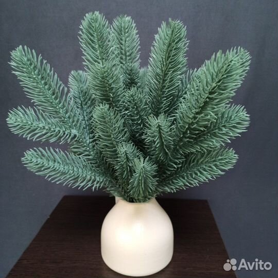 Ветки еловые литые искусствен. зеленая и голубая