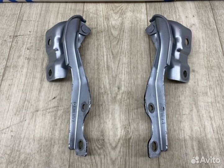 Петля капота Mazda Cx-30 PY