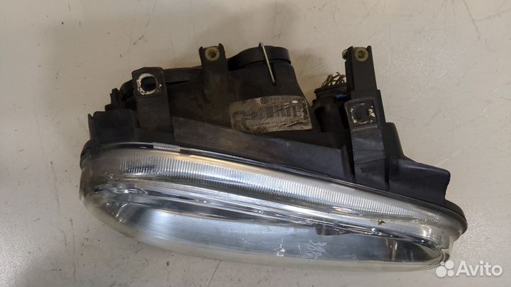 Фара (передняя) правая Volkswagen Golf 4