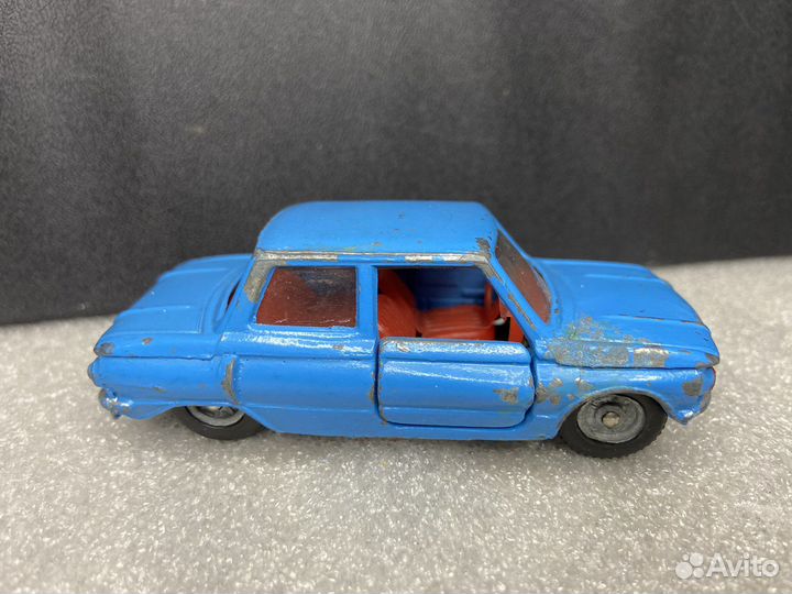 Модель автомобиля Запорожец заз Прогресс