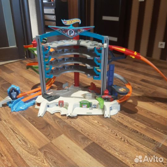 Трек парковка Hot Wheels
