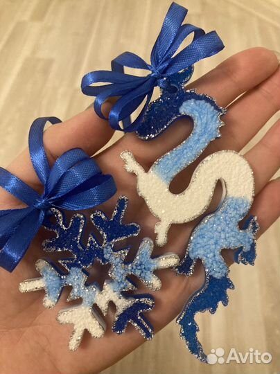 Набор елочных игрушек из эпоксидной смолы