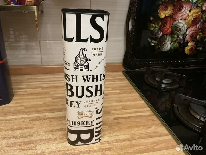 Жестяные и картонные коробки