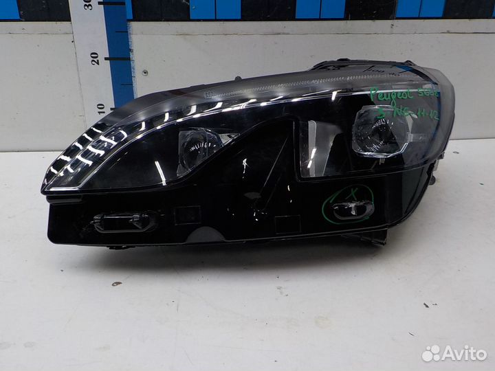 Фара левая Peugeot 5008 2012