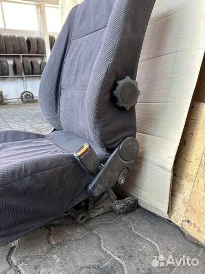 Сиденье переднее правое Audi 80 B4; B3