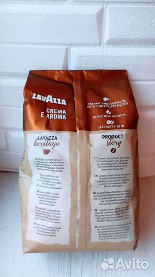 Кофе, гранулированный шоколад и молоко