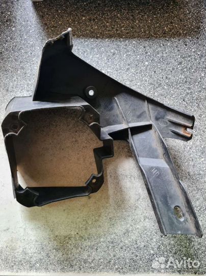 Рамка фары противотуманной левой Citroen Xsara Pic