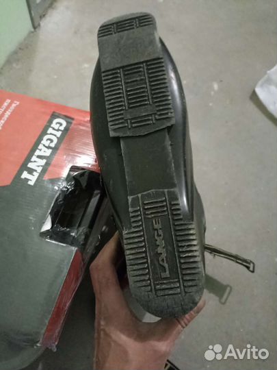 Горные лыжи и ботинки