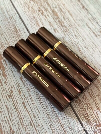 Hourglass Помады