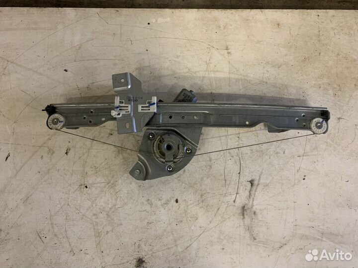 Стеклоподъемник передний правый Renault Duster