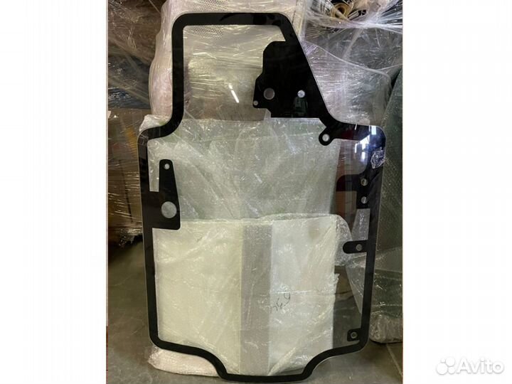 Стекло лобовое левое нижнее JCB