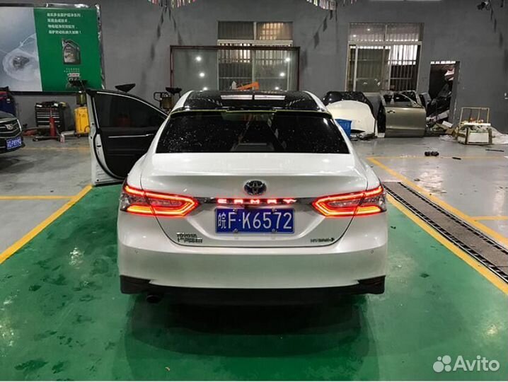 Toyota Camry 70 LED Планка на заднюю дверь X8AB9