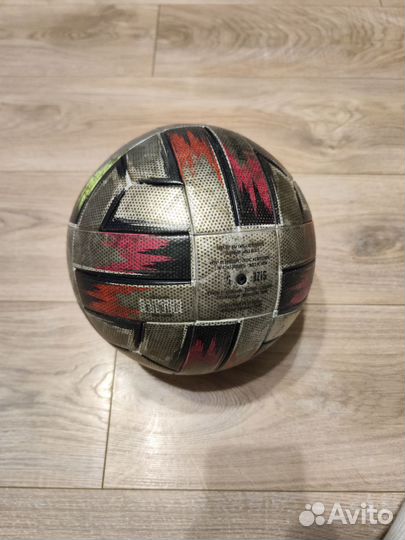 Футбольный мяч adidas