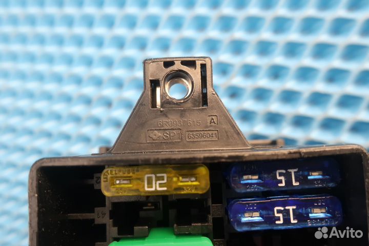 Блок предохранителей Volkswagen 6R0937615A