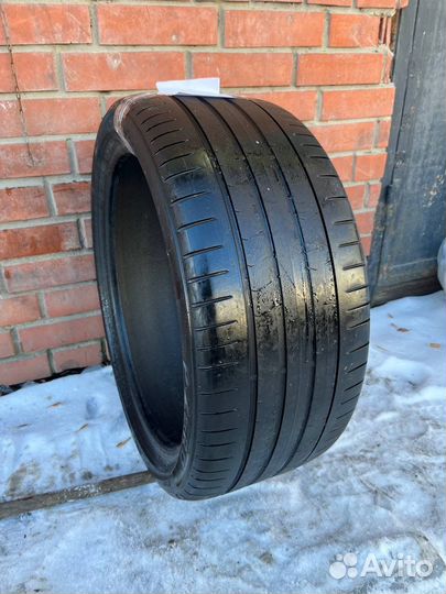 Pirelli P Zero 255/35 R19