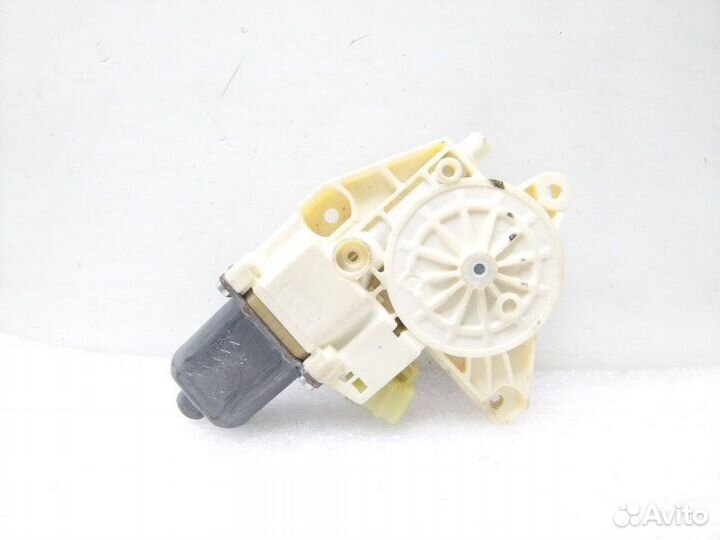 Моторчик стеклоподъемника задний левый